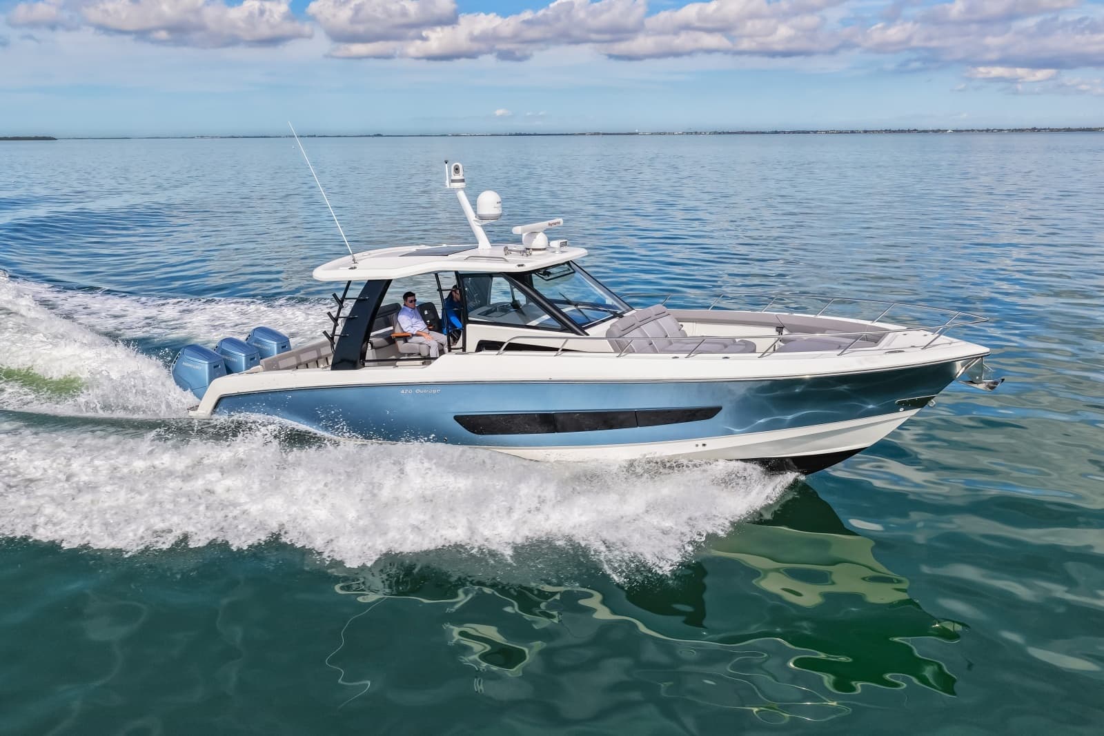 2023 Boston Whaler 