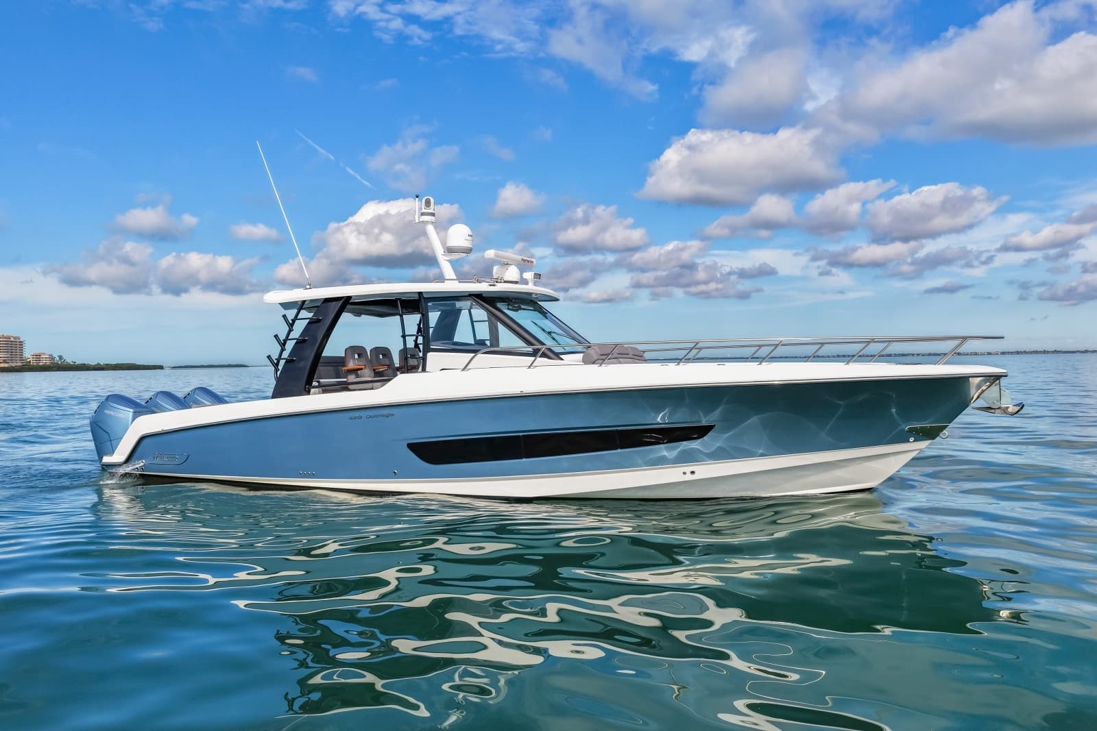 2023 Boston Whaler 