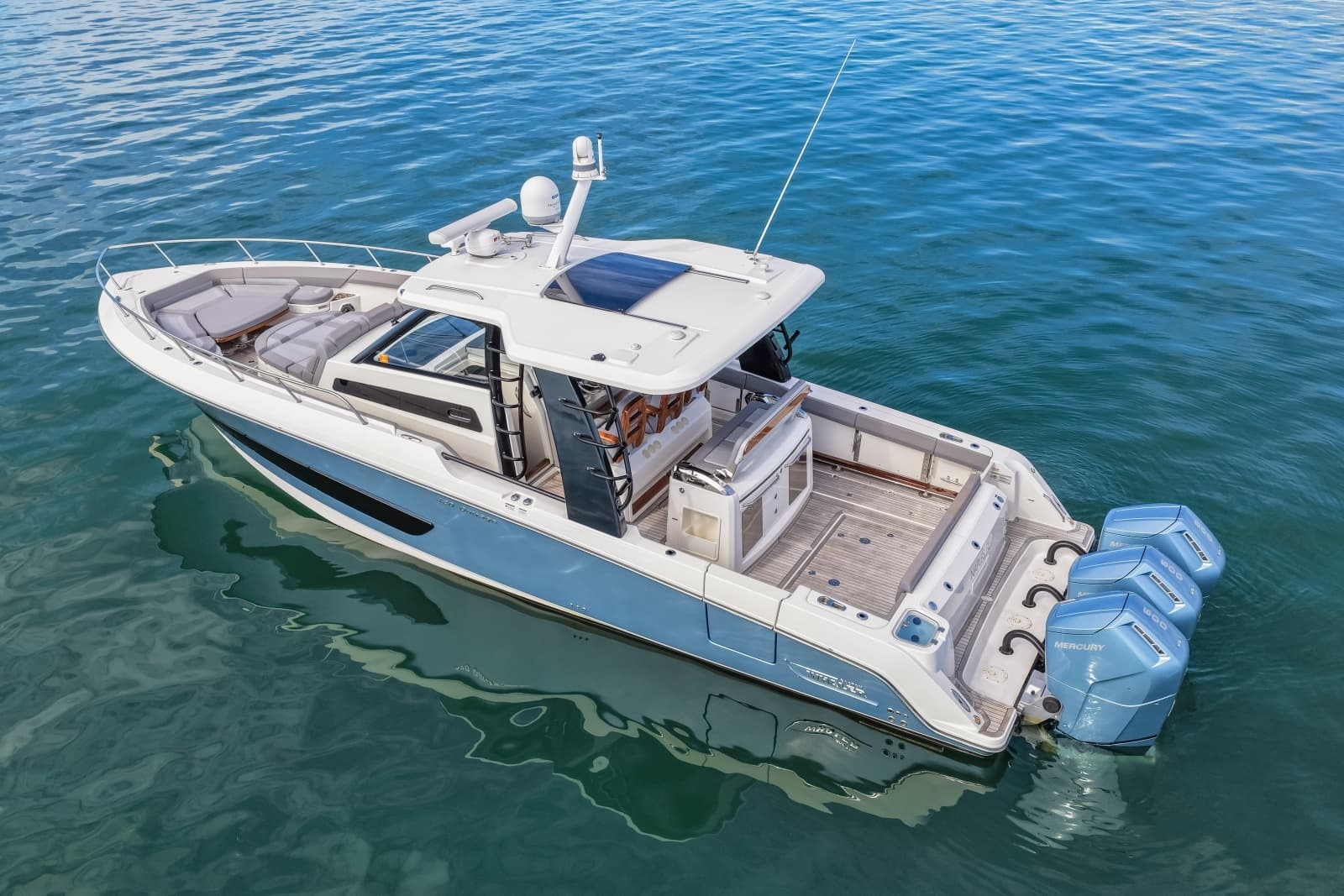 2023 Boston Whaler 