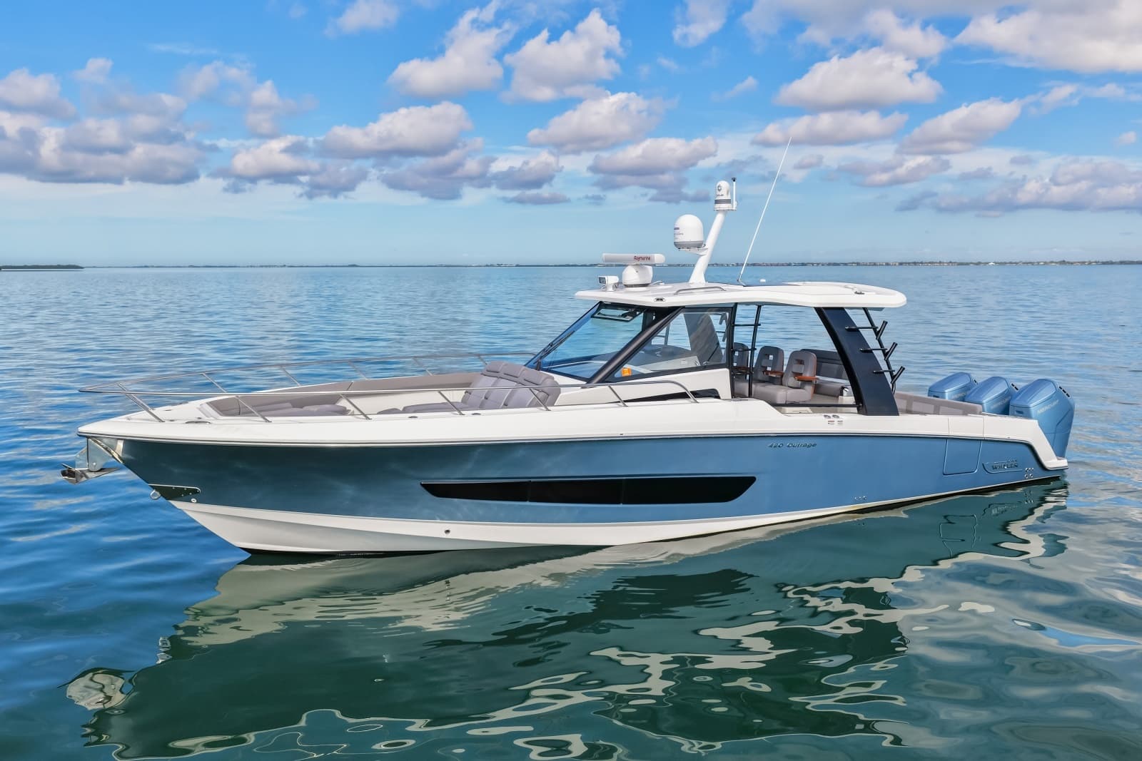 2023 Boston Whaler 