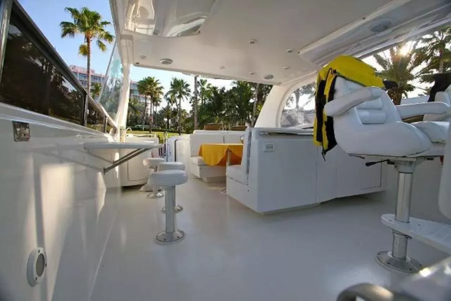 1996 Lazzara Yachts GRAND SALON