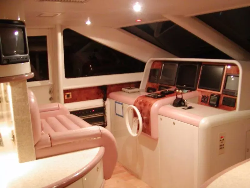 1996 Lazzara Yachts GRAND SALON
