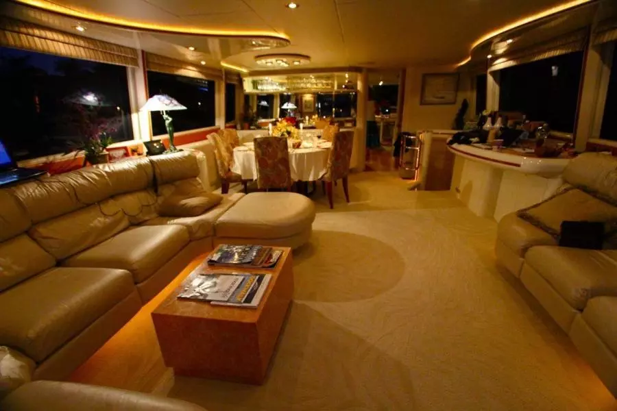 1996 Lazzara Yachts GRAND SALON